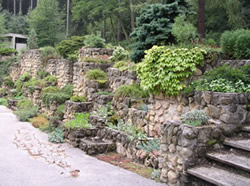 Архитектурный рокарий - тип художественного террасированного каменистого сада.